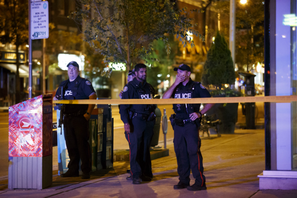 Dos muertos, incluyendo el atacante, y 13 heridos tras tiroteo en Toronto