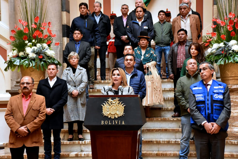 Bolivia ordena cuarentena total y aplaza elección presidencial por coronavirus