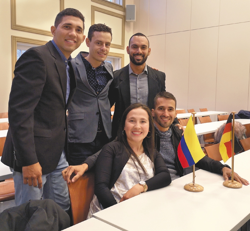 Cesar Humberto Ibarra, Lina Consuelo Lopez, Héctor Andrés Pinzón García, Carlos Enrique Turizo, Jhonatan Rincón, los cinco colombianos que estudian en la Universidad de Leipzig. 
