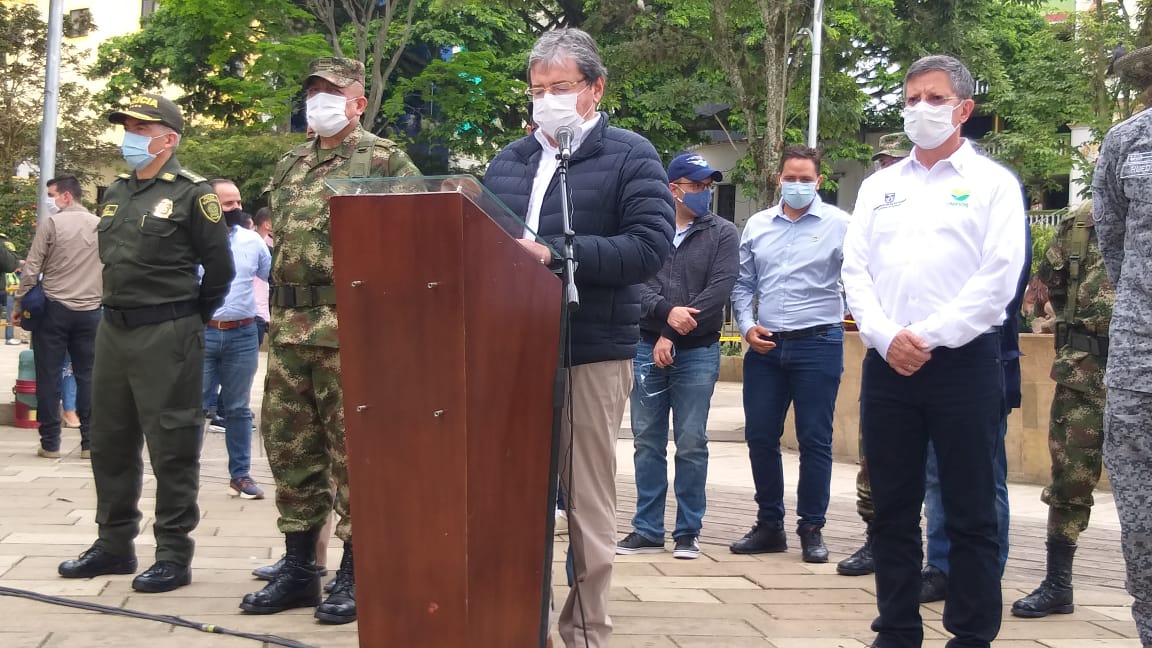 Ministro de Defensa insiste en la urgencia de reactivar aspersión aérea en Antioquia