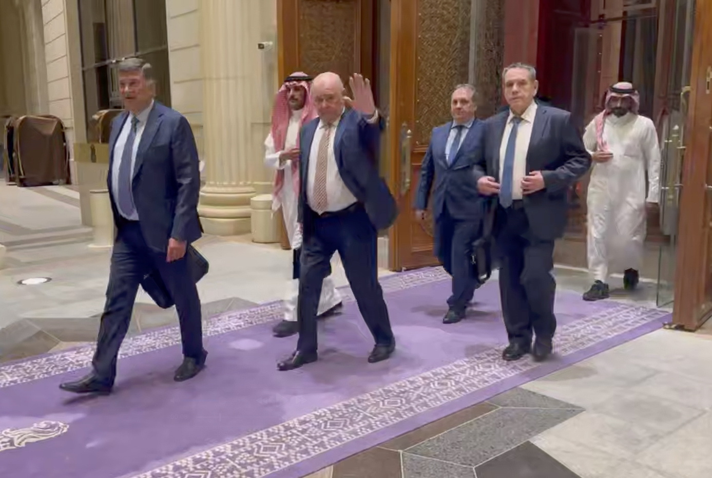 RIYADH (Saudi Arabia), 24/03/2025.- A handout still image taken from handout video provided by the Russian Foreign ministry press-service shows Russian delegation, Advisor to the head of FSB Sergey Beseda (L) and Senator and former diplomat Grigory Karasin (C), leave the Ritz-Carlton hotel, after talks between Russia and the US about ending the conflict between Russia and Ukraine, in Riyadh, Saudi Arabia, 24 March 2025. (Rusia, Arabia Saudita, Ucrania) EFE/EPA/RUSSIAN FOREIGN MINISTRY PRESS SERVICE HANDOUT HANDOUT EDITORIAL USE ONLY/NO SALES