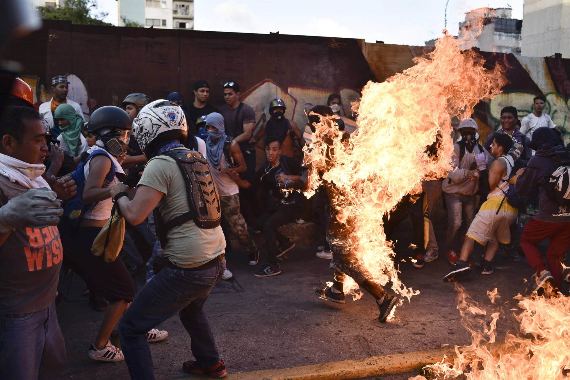 Venezuela pide a España extraditar a un acusado de quemar vivo a un manifestante