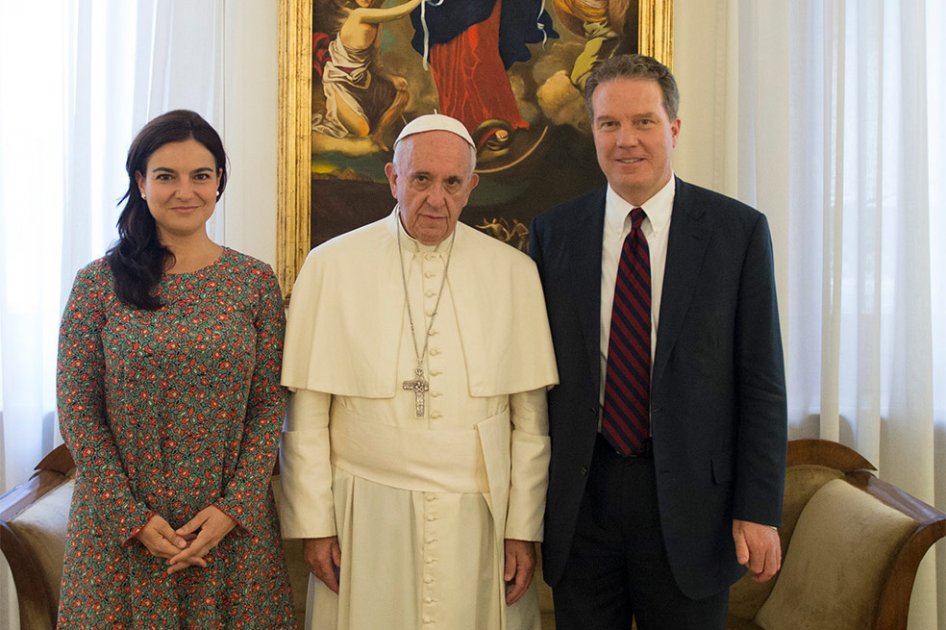 Papa Francisco cambia portavoz y nombra a mujer como vicedirectora de Prensa