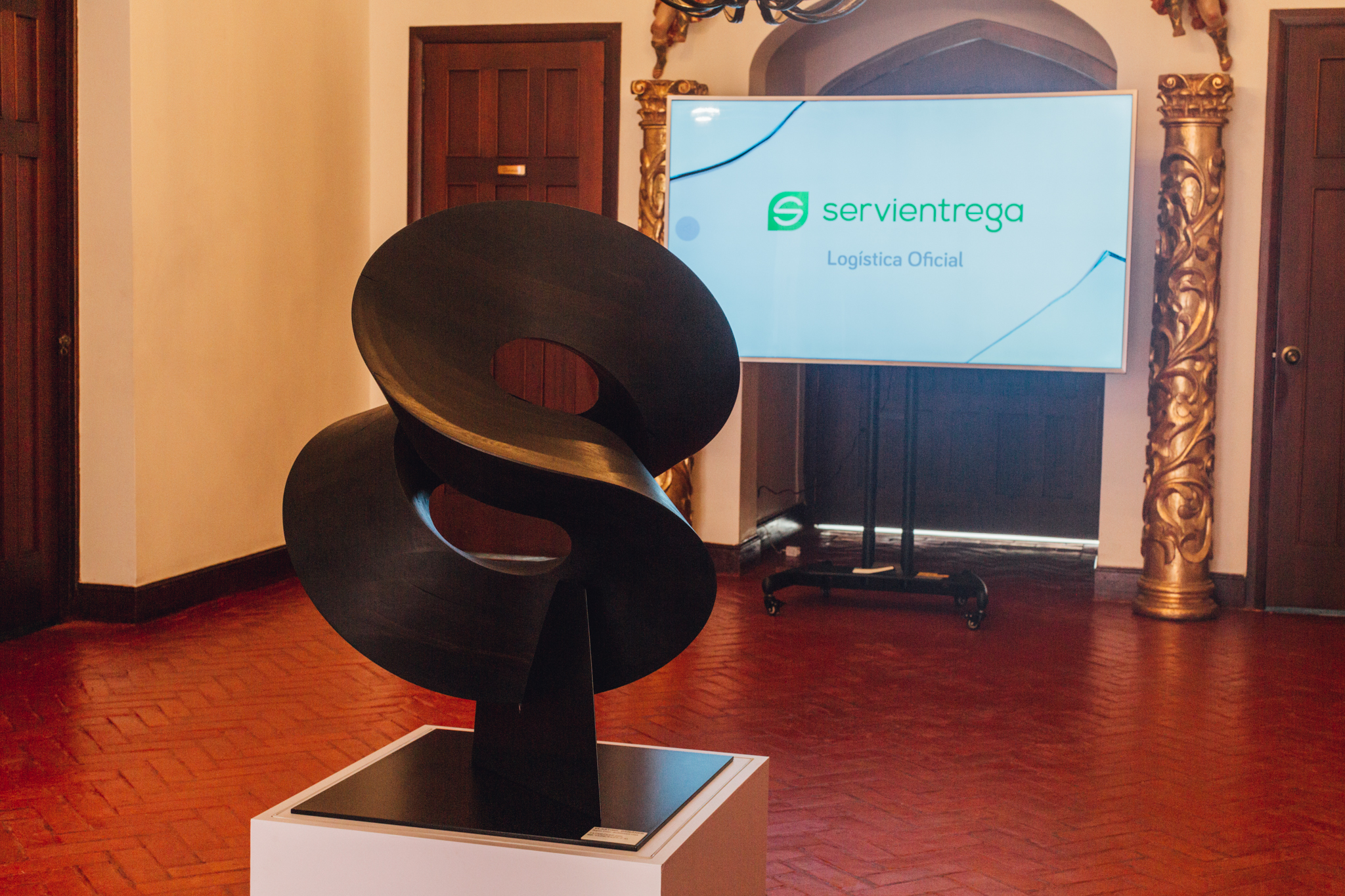 Servientrega trae a Colombia la galería mundial del arte checo