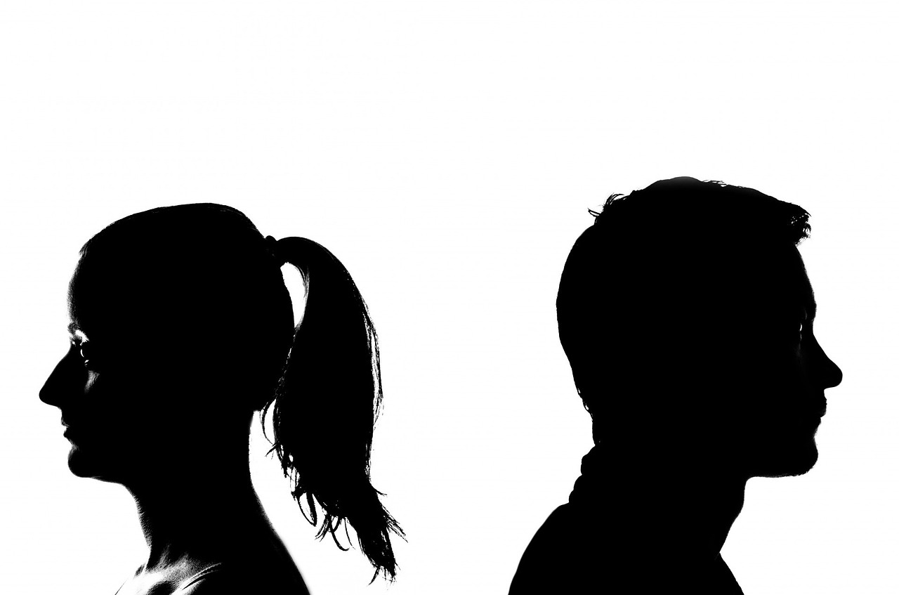 Amores en espiral: cómo se construyen los vínculos dañinos
