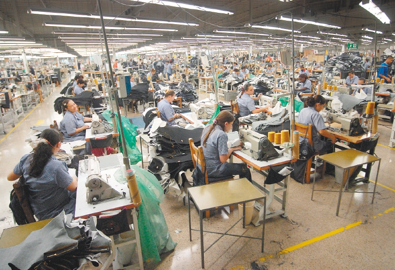 ¿Por qué Fabricato cerró operaciones temporalmente?