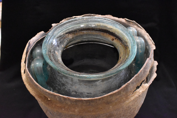 Descubren el vino más antiguo del mundo en una tumba romana