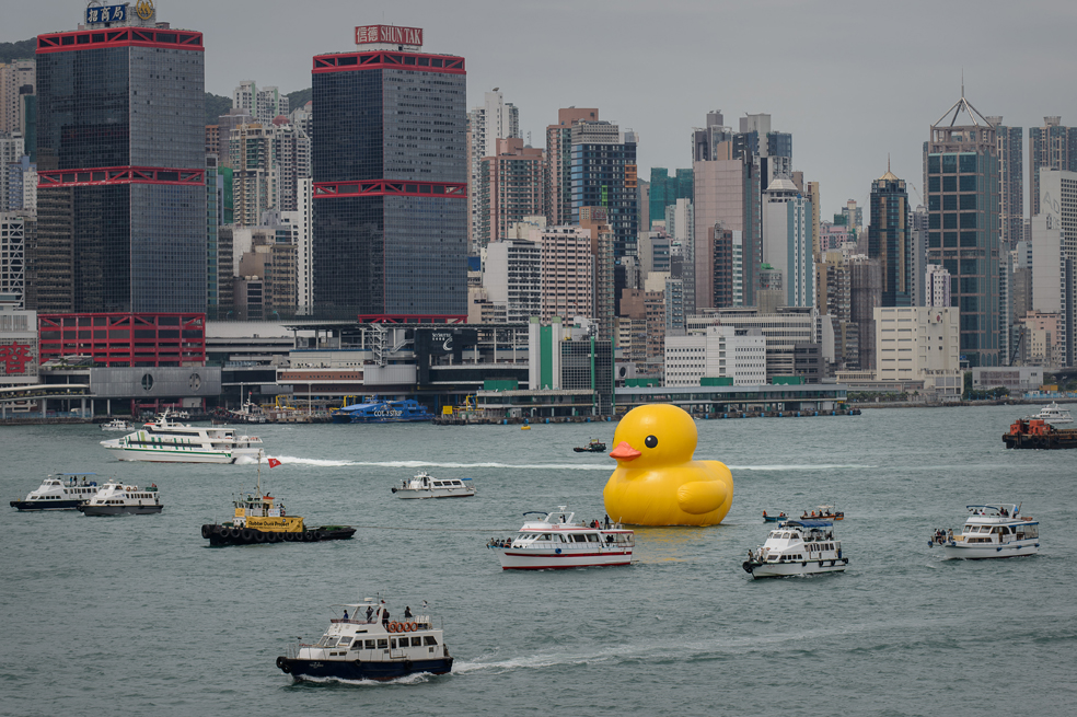 El pato de hule gigante que se tomó Hong Kong
