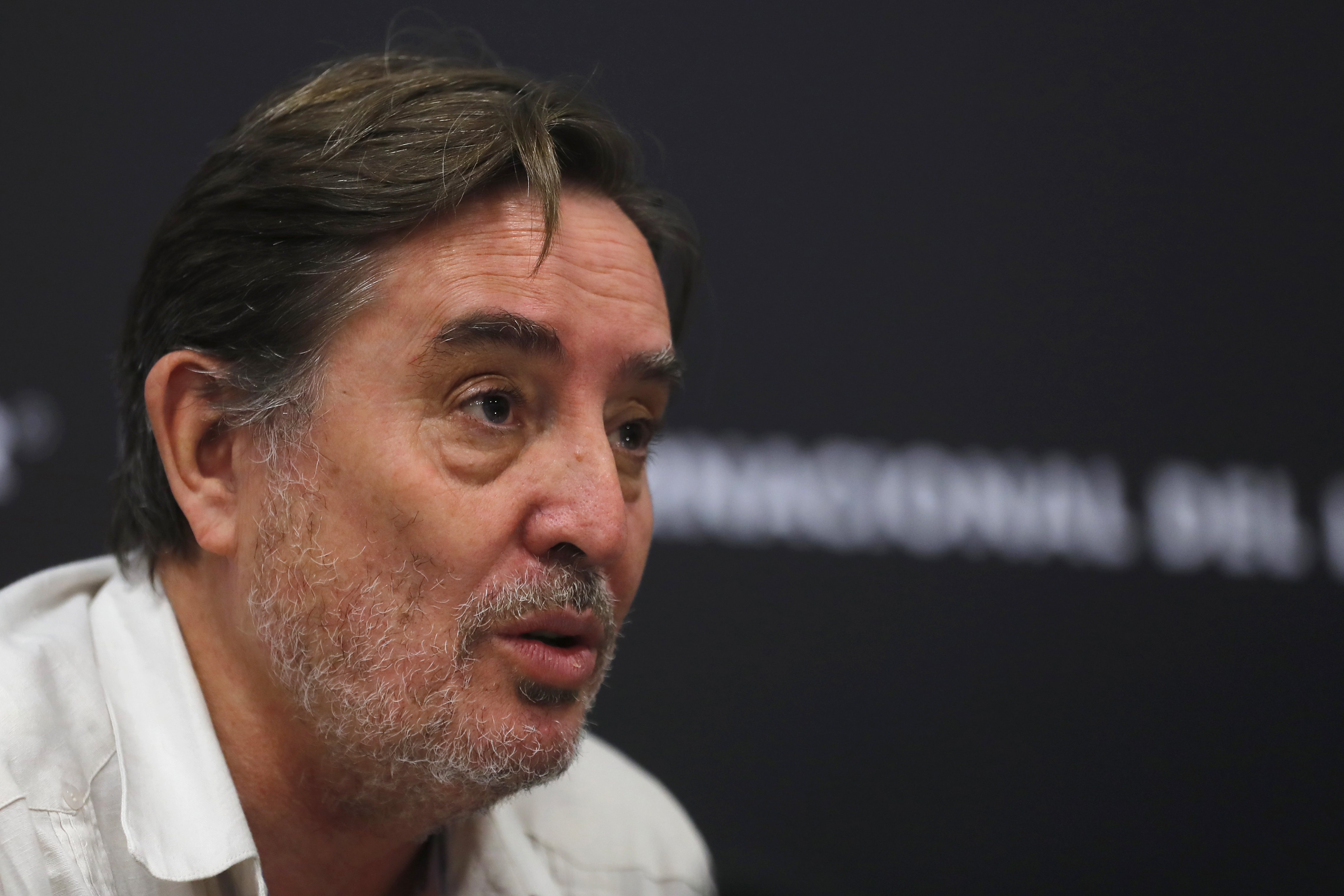 MEX6831. GUADALAJARA (MÉXICO), 03/12/2024.- El director del Instituto Cervantes, Luis García Montero participa en una rueda de prensa este martes en el marco de la 38 edición de la Feria Internacional del Libro de Guadalajara (FIL), Jalisco (México). El Instituto Cervantes sumará a México al Observatorio Global del Español (OGE) para coordinar los estudios del idioma para la región de América Latina y el Caribe, anunció este martes su director, Luis García Montero, en la mexicana Feria Internacional del Libro (FIL) de Guadalajara. EFE/ Francisco Guasco