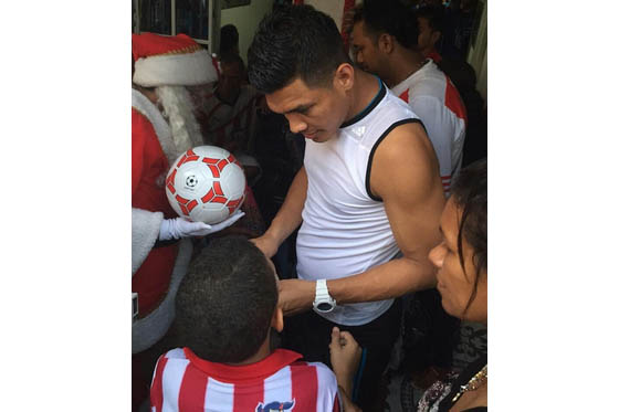 El noble gesto navideño de Teófilo Gutiérrez