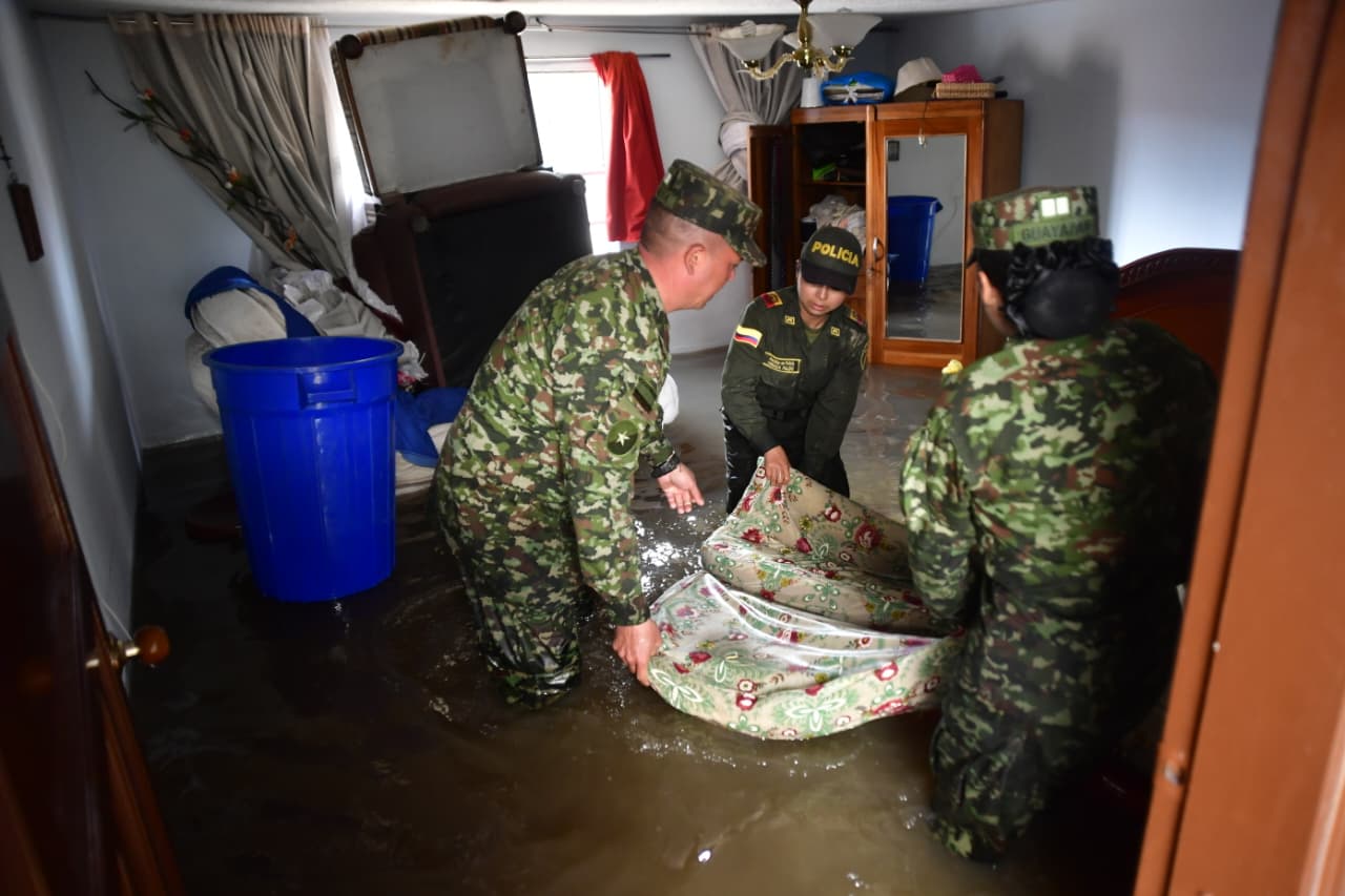 Facatativá bajo el agua: persisten labores con maquinaria especial y atención humanitaria