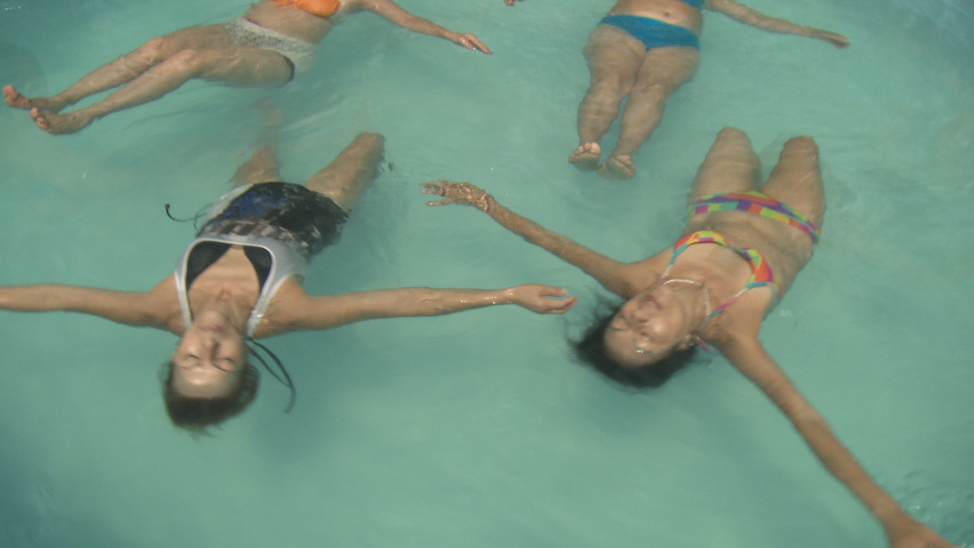 “Hermanas” ha participado en distintos laboratorios y sido reconocida con el Premio HD Argentina, Doc In Progress en Doc Buenos Aires, 2015 y con el Proyecto oyente/testigo, DocuLab.2, en el Festival de Cine de Guadalajara, en 2015, entre otros premios.