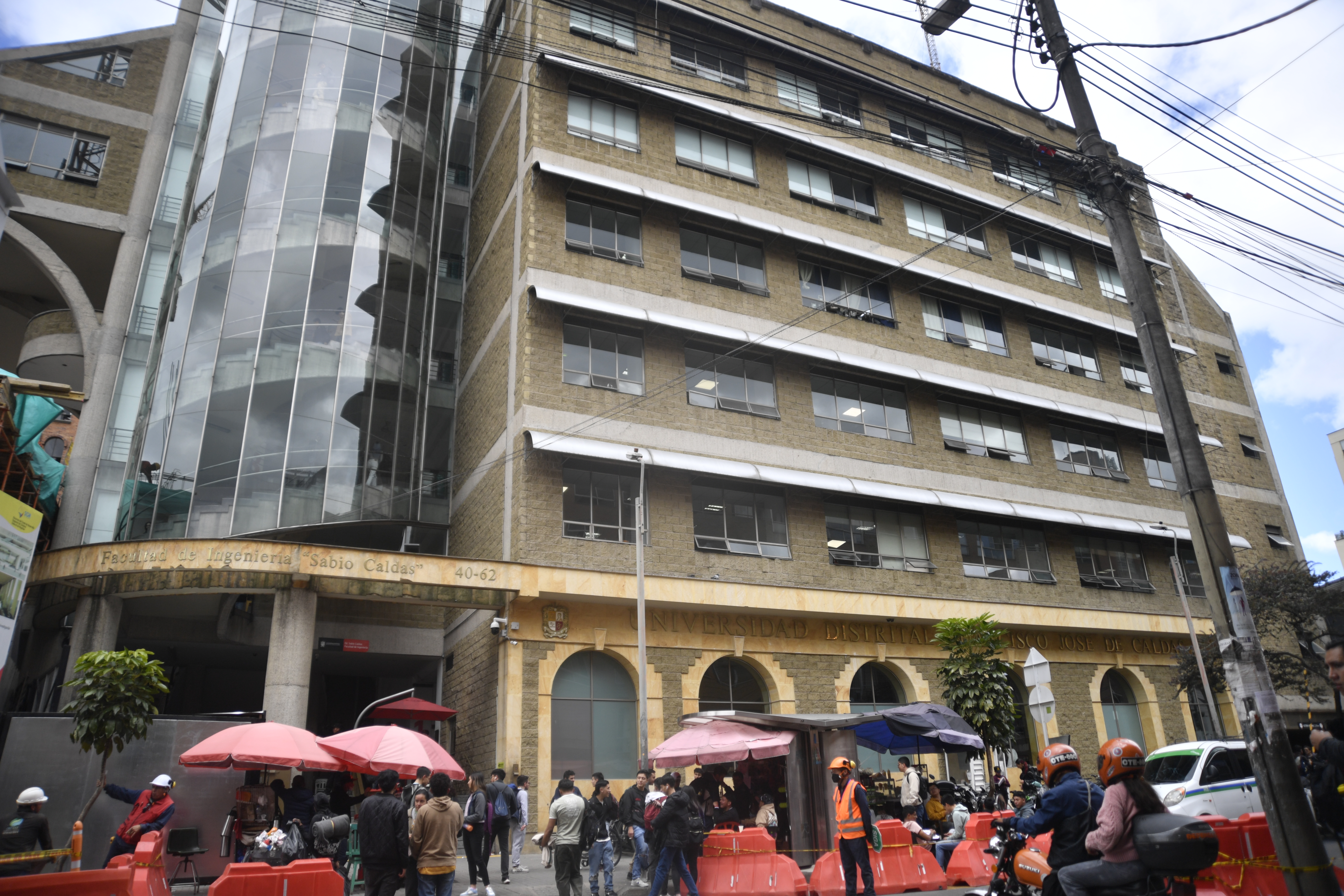 La controvertida solución de la U. Distrital para limitar el aumento salarial de maestros