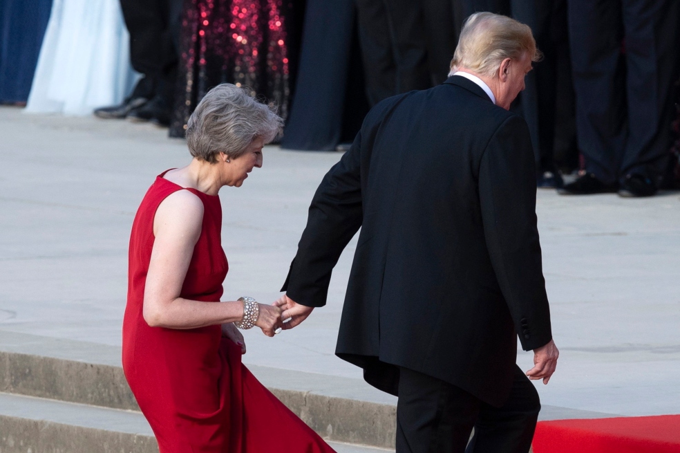 Trump acorrala a May al poner en duda acuerdo comercial con Reino Unido