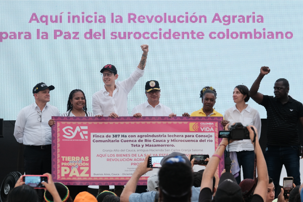 El presidente Gustavo Petro entregó este 13 de diciembre la Granja Salomé, ubicada en Buenos Aires (Cauca), a víctimas de la guerra.