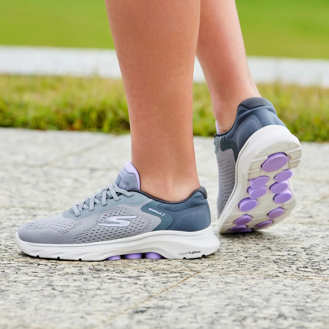 Skechers presenta su colección de calzado y ropa para caminar