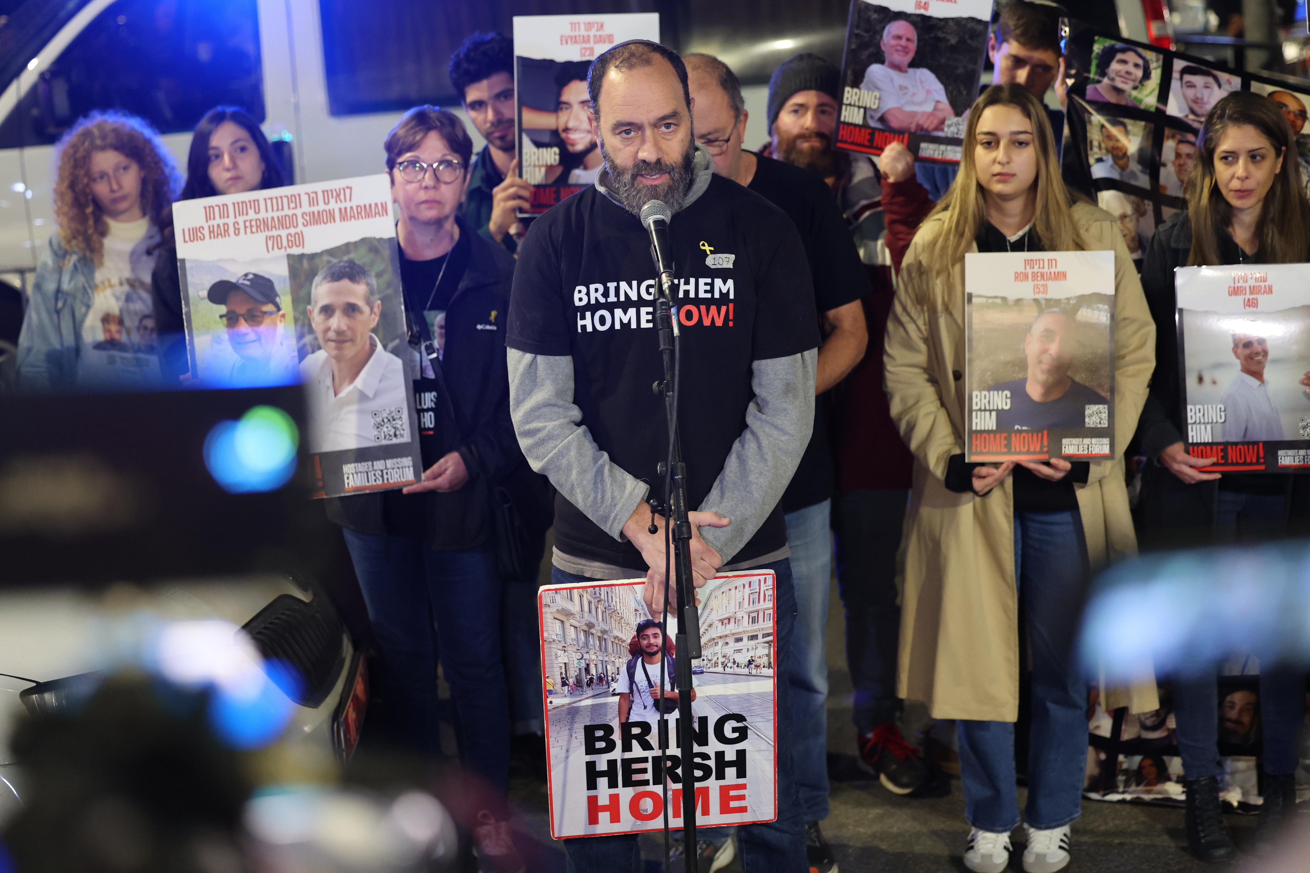 En un atolladero estratégico, Israel considera liberar rehenes o destruir a Hamás