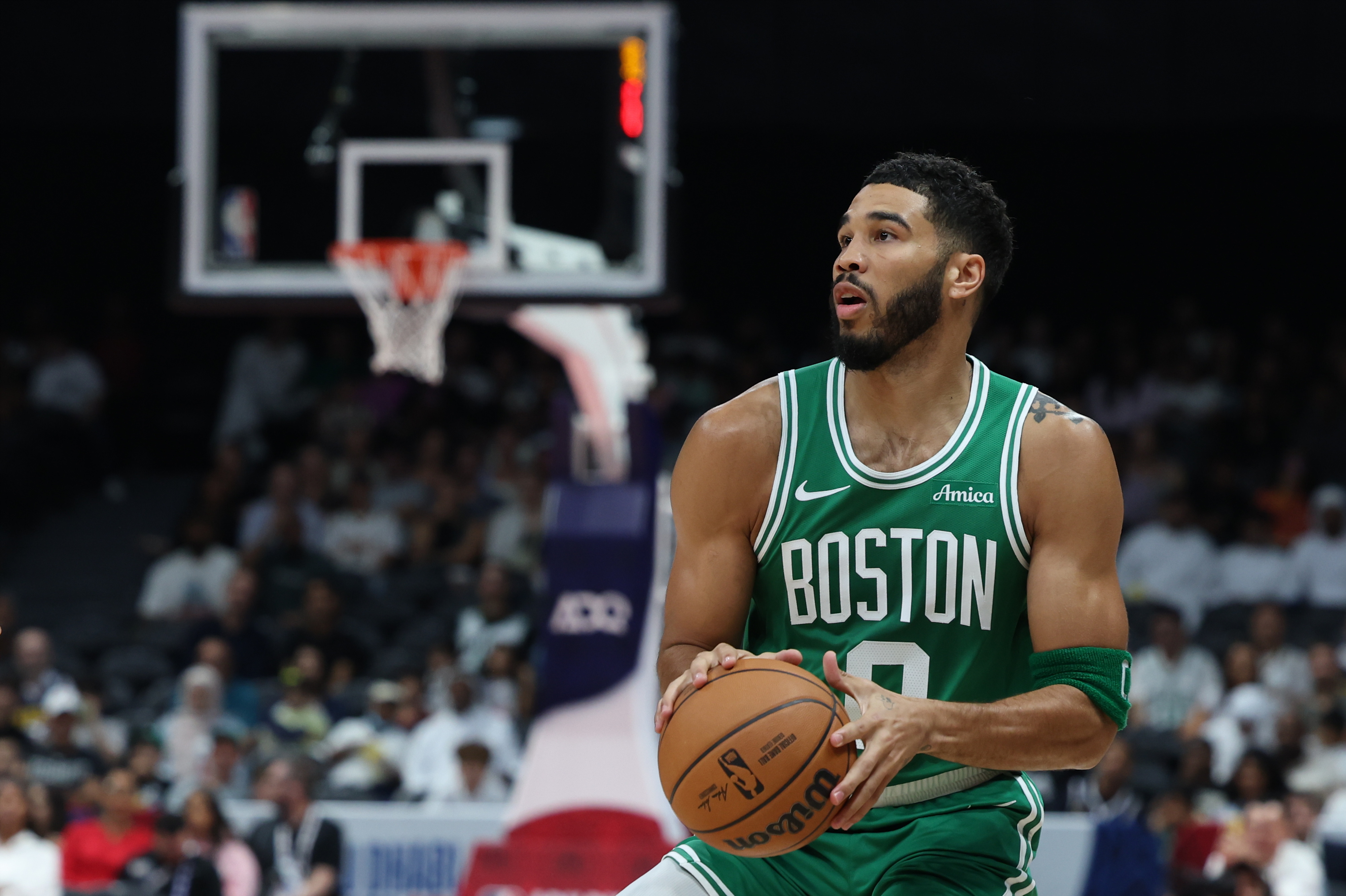 Abu Dhabi (United Arab Emirates), 06/10/2024.- Jayson Tatum of Boston Celtics in action during the NBA Abu Dhabi Games 2024 between Boston Celtics and Denver Nuggets in Abu Dhabi, United Arab Emirates, 06 October 2024. (Baloncesto, Emiratos Árabes Unidos) EFE/EPA/ALI HAIDER SHUTTERSTOCK OUT