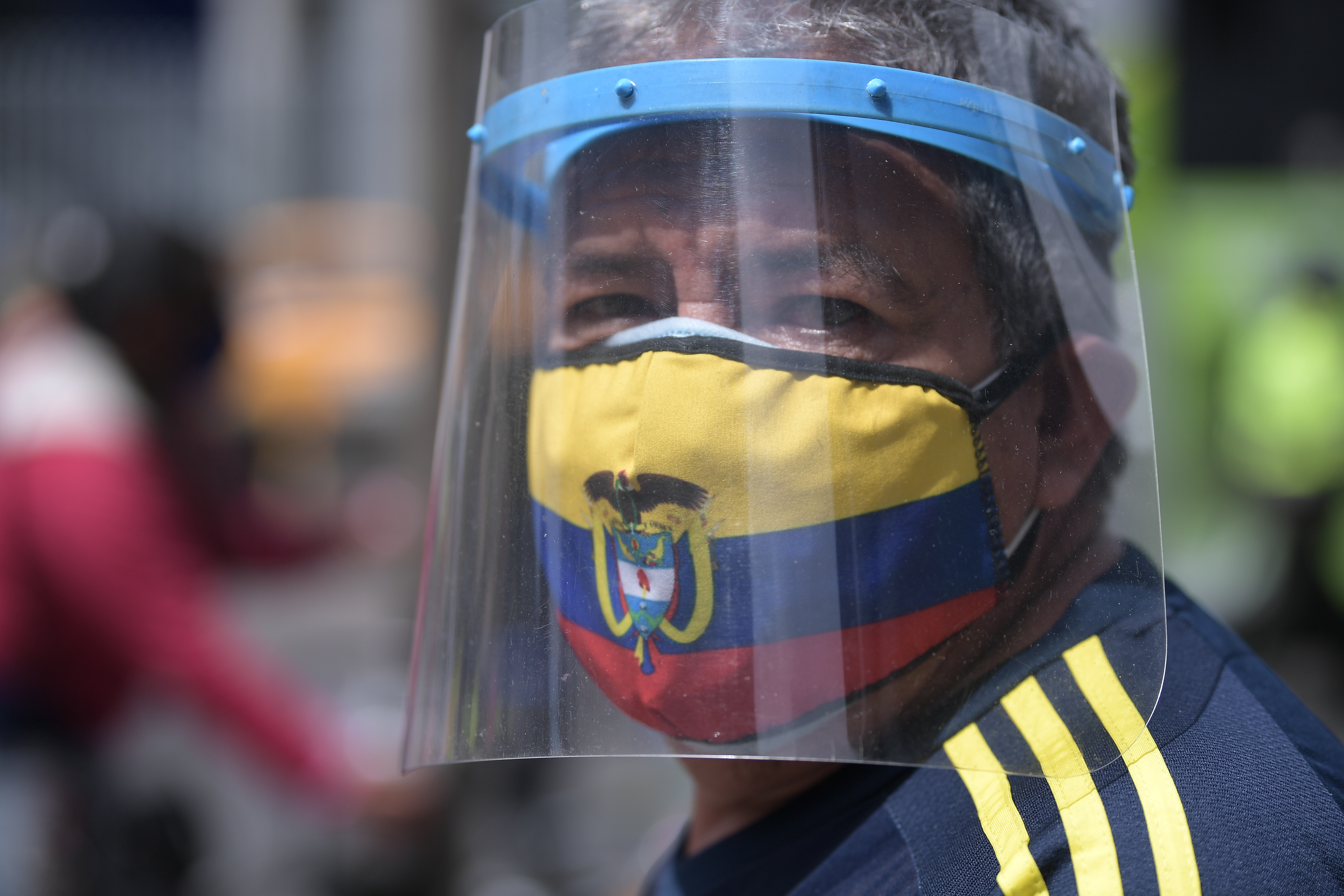 Mejora la confianza en la economía del hogar, pero no en la del país