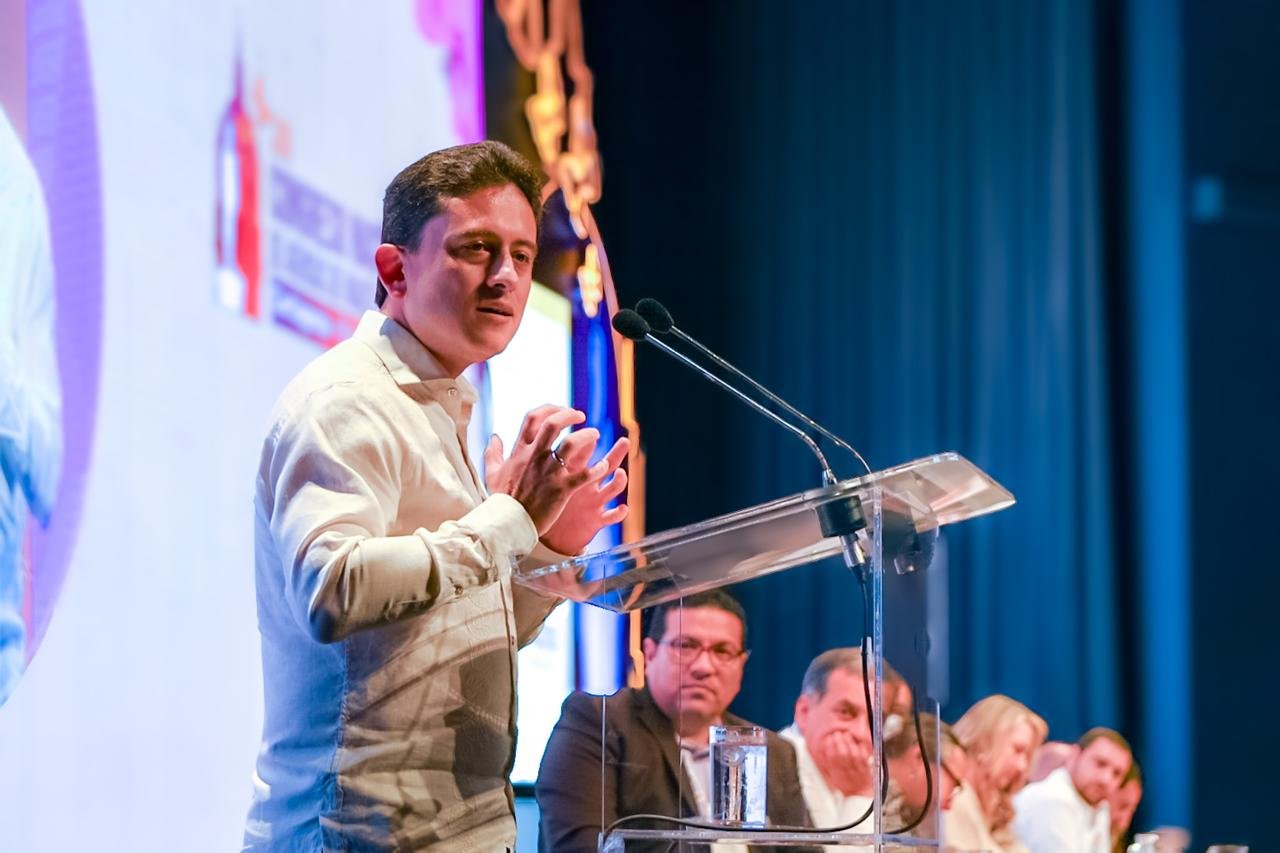 Asimismo, el ministro Luis Carlos Reyes dijo: “El papel del Ministerio de Comercio, Industria y Turismo es trabajar conjuntamente con la industria privada. Las agencias de viajes son clave para trabajar y vender experiencias turísticas”. Y agregó: “Queremos promover destinos turísticos no tradicionales. Parte de ese trabajo conjunto es hacer las revisiones normativas pertinentes para lograr que la industria fluya”.