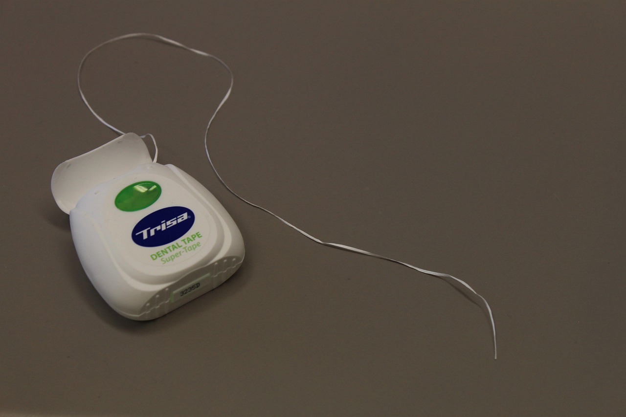 Seda o hilo dental ¿Cuál es la mejor opción para tus dientes?
