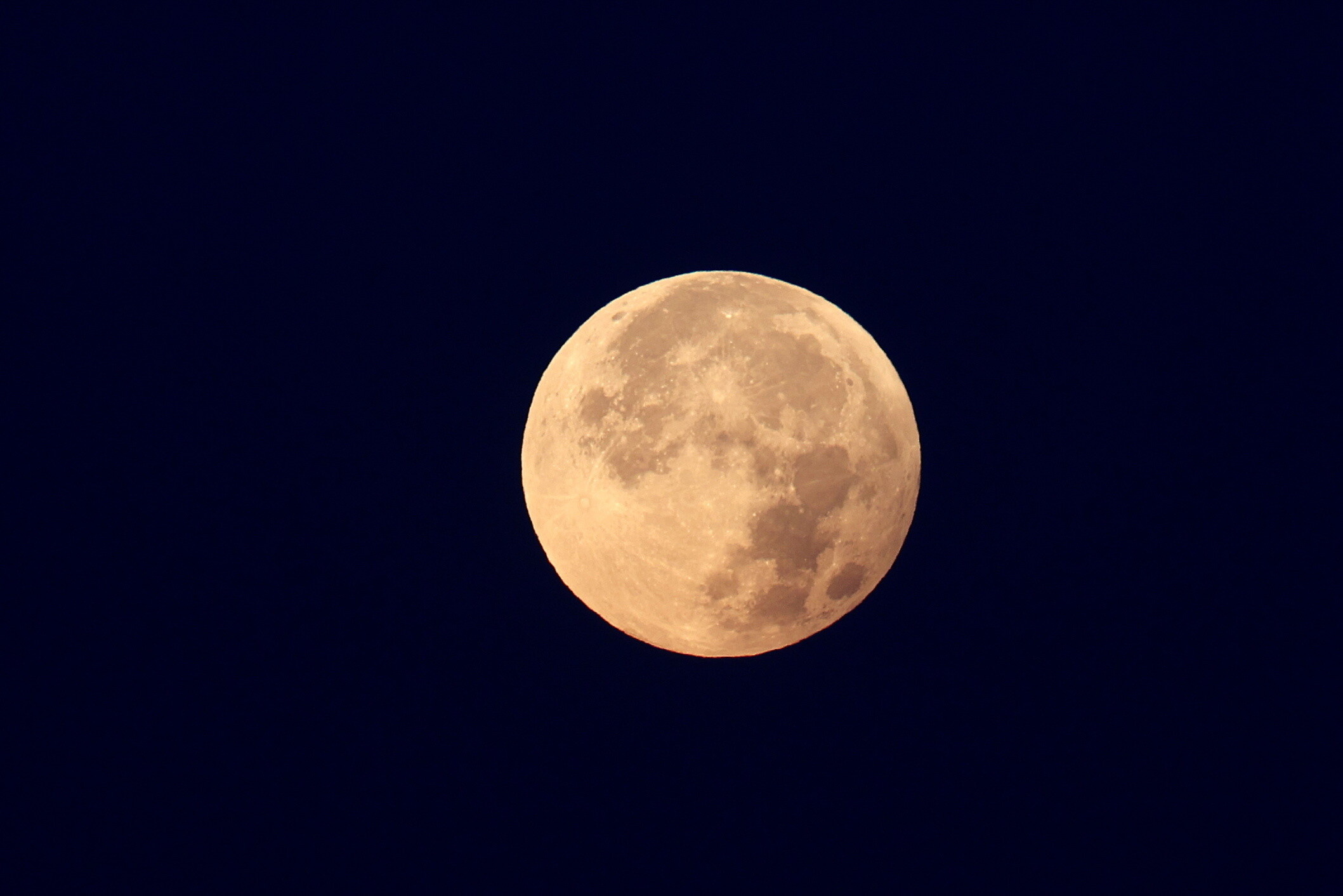 Eclipse lunar: consejos de un experto para fotografiar la Luna con el celular