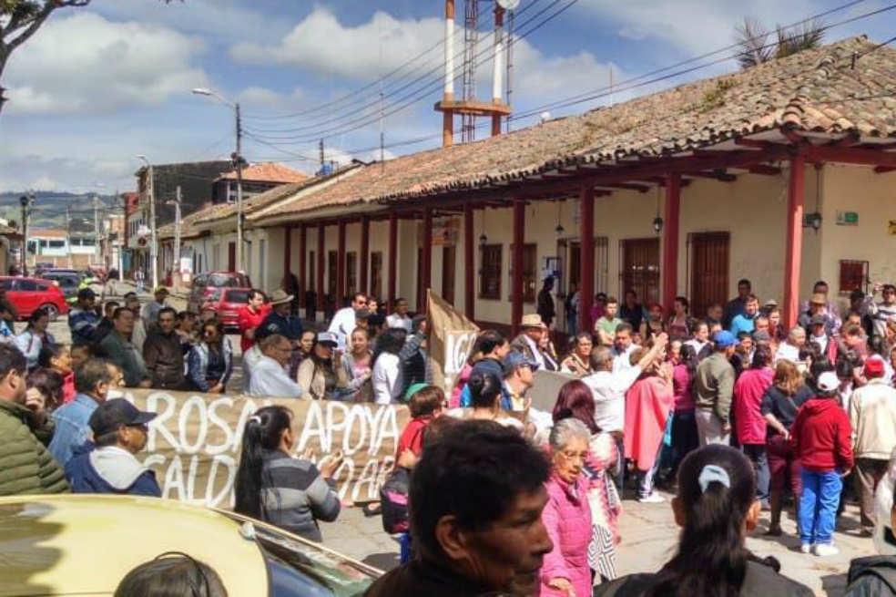 Imputación al alcalde de El Rosal, en medio de protestas