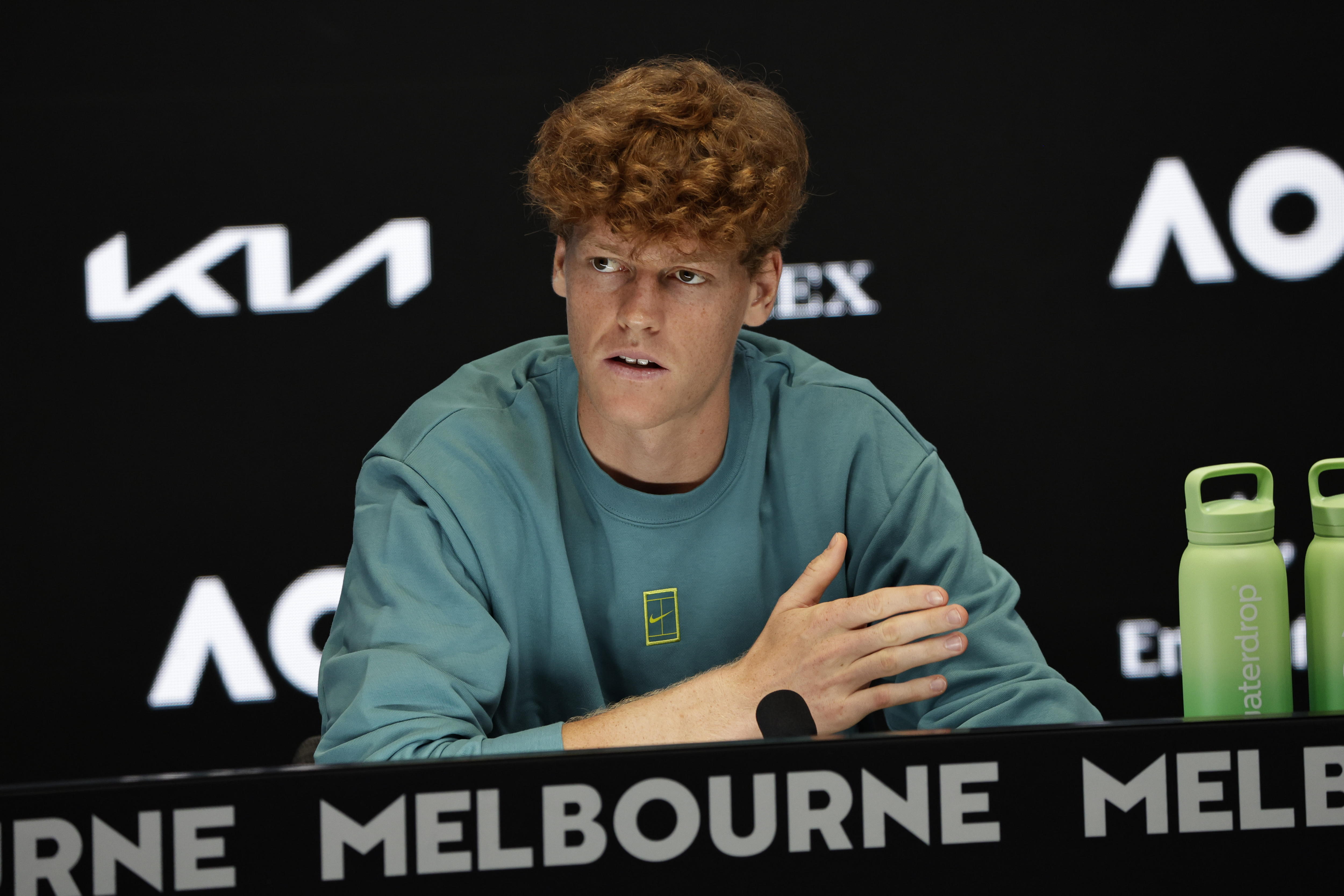 Jannik Sinner habla sobre críticas en la previa al inicio del Abierto de Australia