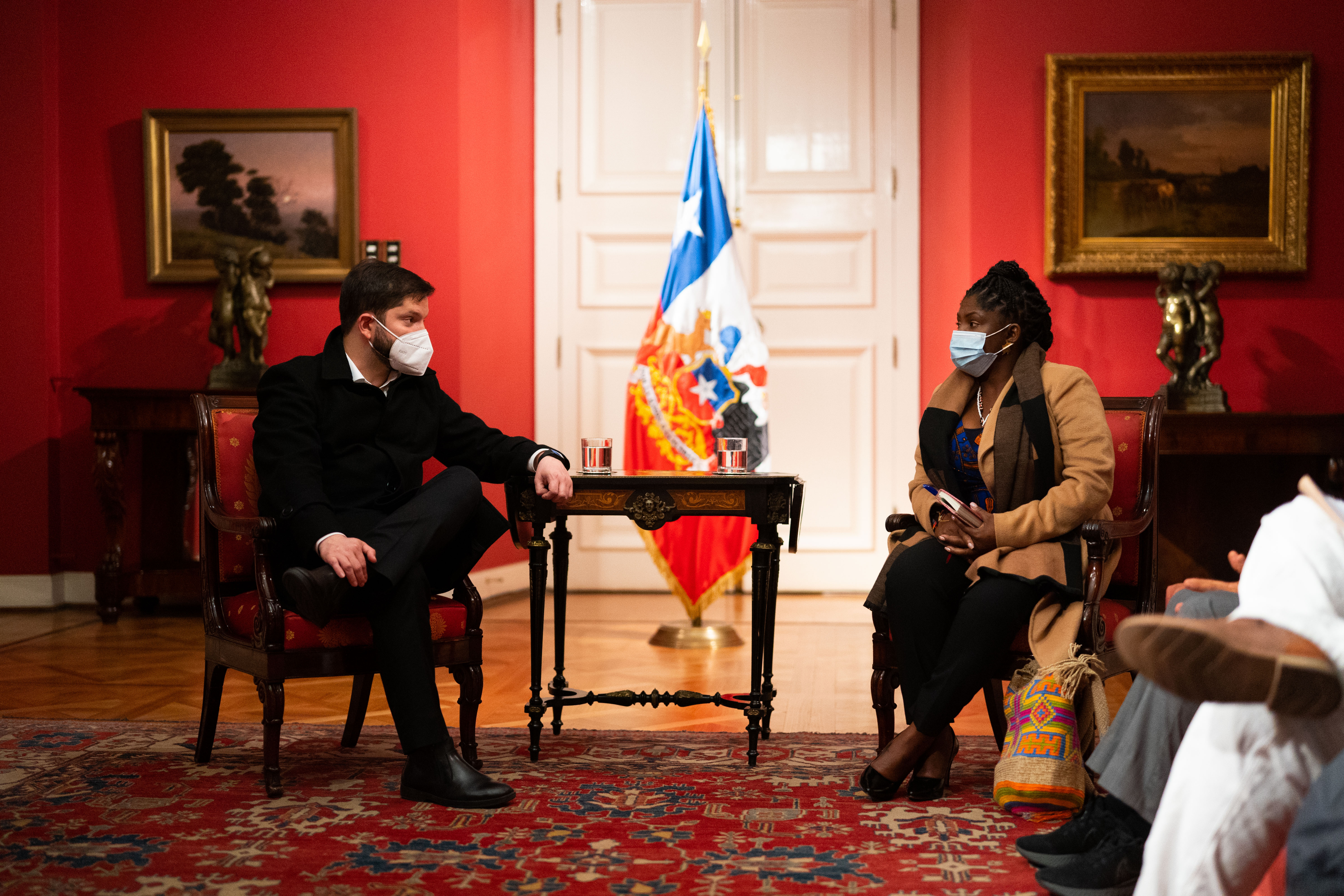 Continúa el “tour de Francia”: la vicepresidenta se reunió con Gabriel Boric