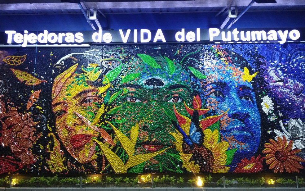  El mural representa el proceso de las mujeres, desde la sumisión del conflicto hasta el surgimiento. / Fotos: cortesía Tejedoras de Vida