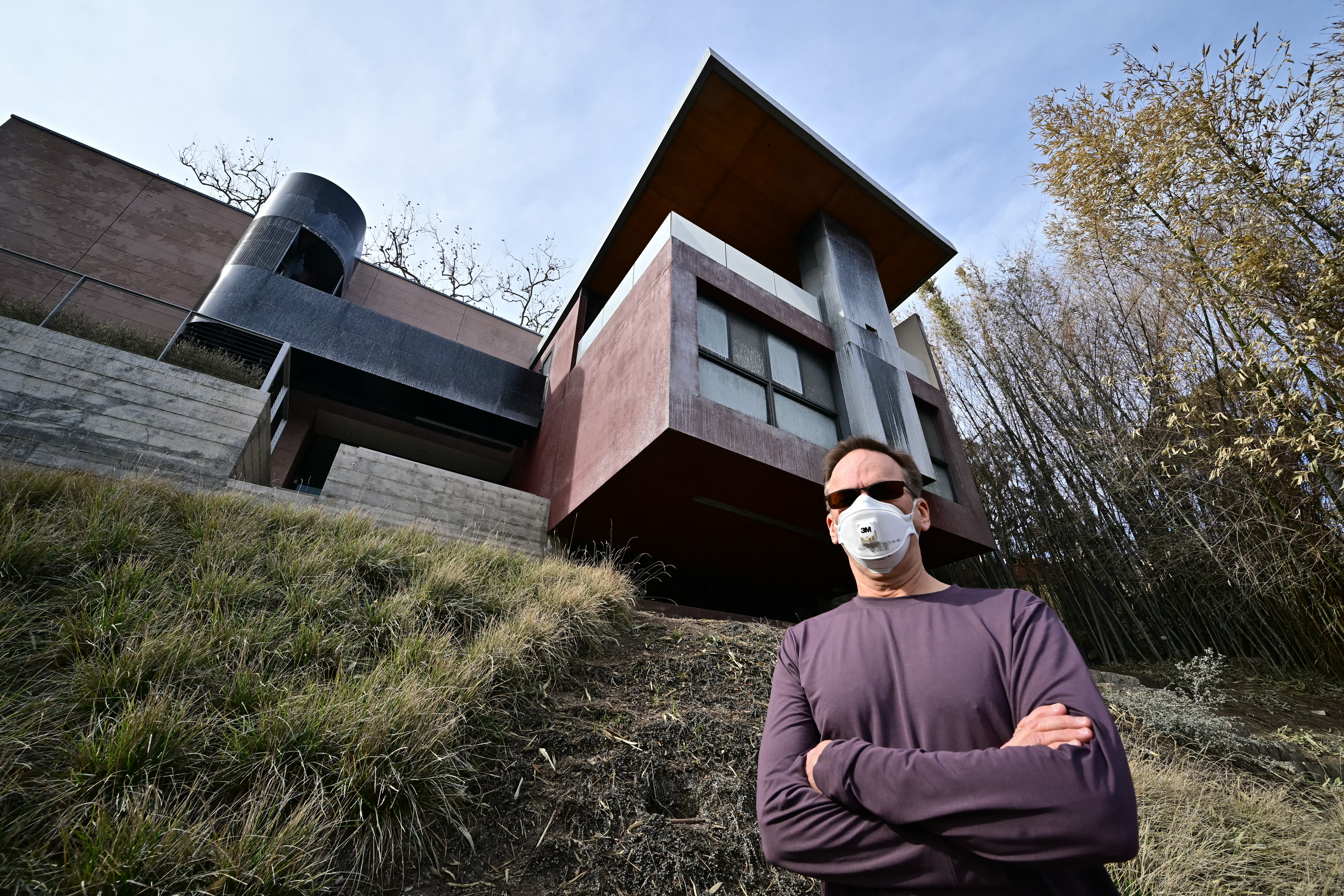Casa “a prueba de incendios” da lecciones para la reconstrucción en Los Ángeles