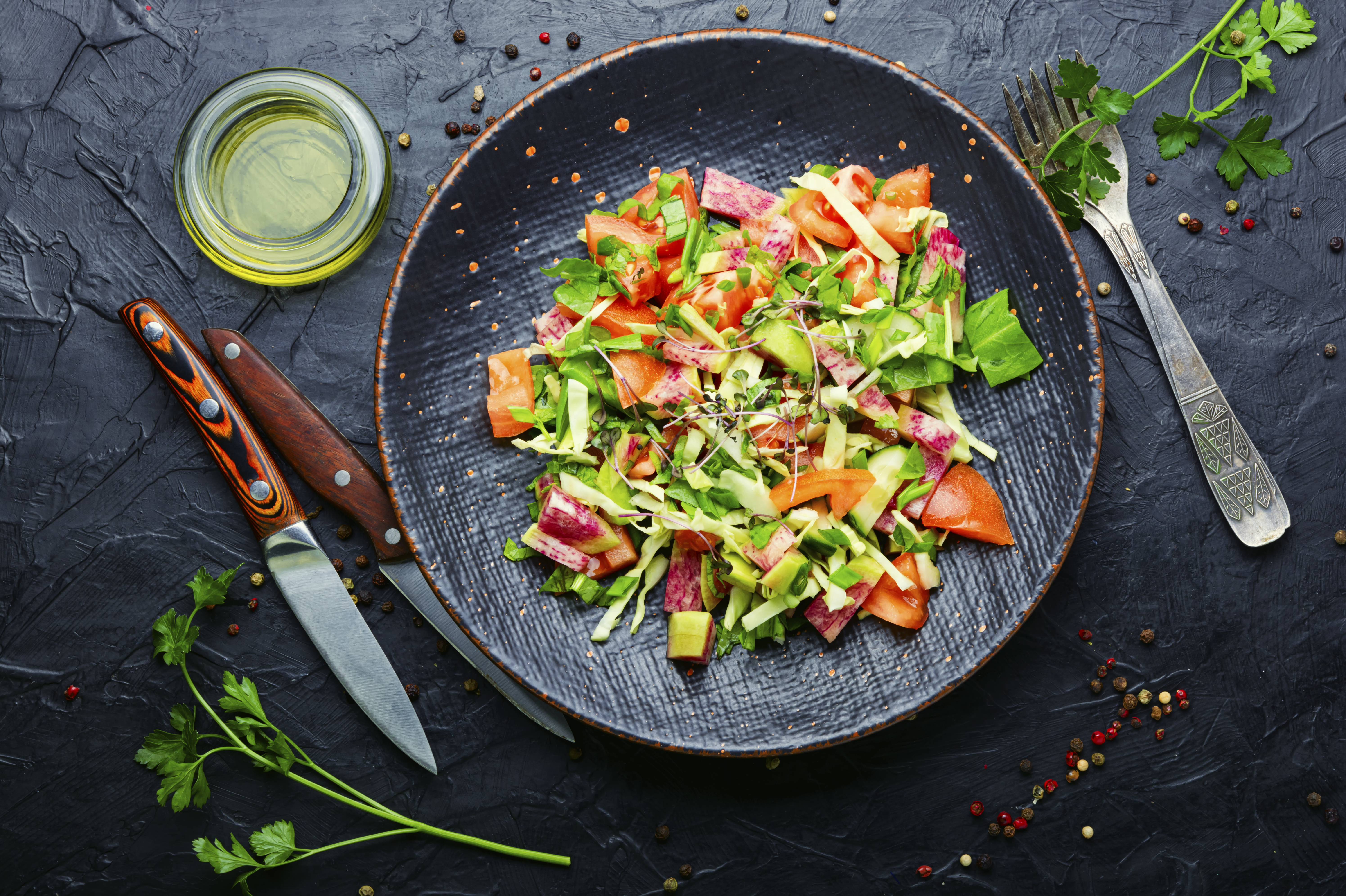 Así se prepara una ensalada llena se sabor para la cena