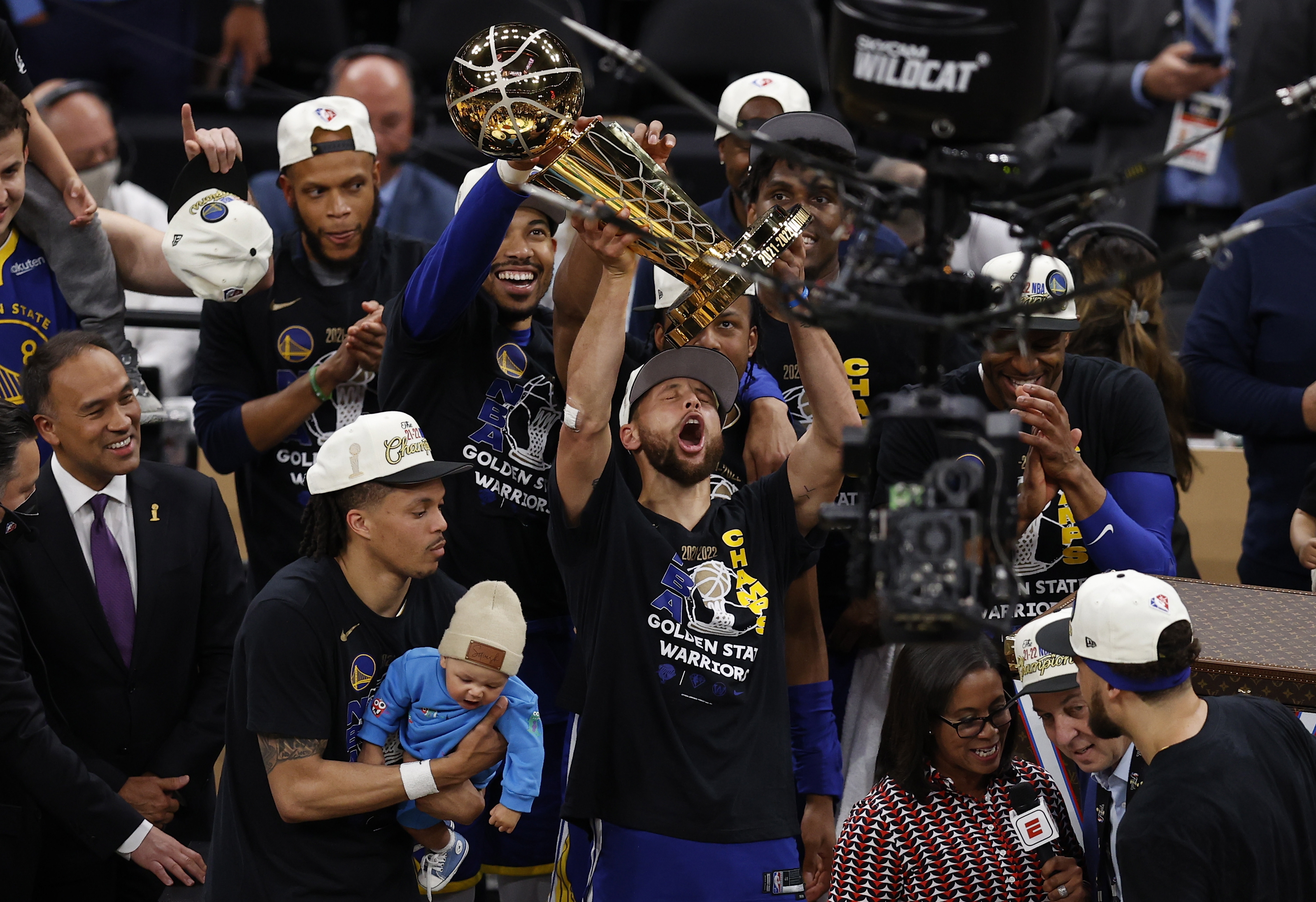 Stephen Curry: “Este título es distinto por todo lo que sufrimos”