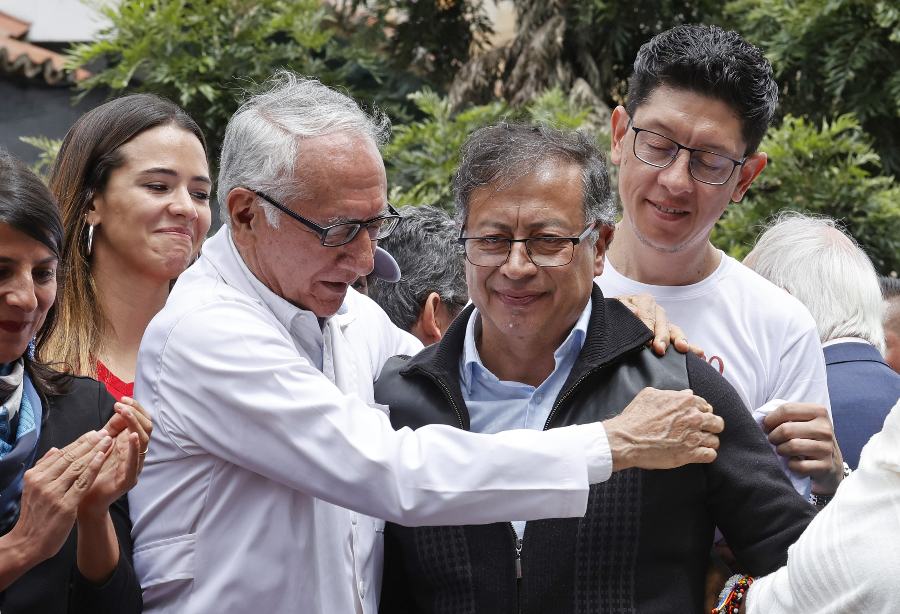 “No ha dicho mentiras”: Petro respalda al minsalud por postura sobre vacunas covid-19