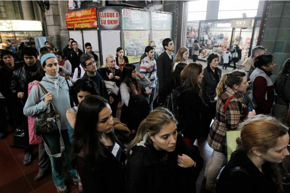 Gobierno de Buenos Aires multa a sindicalistas por huelga en metro