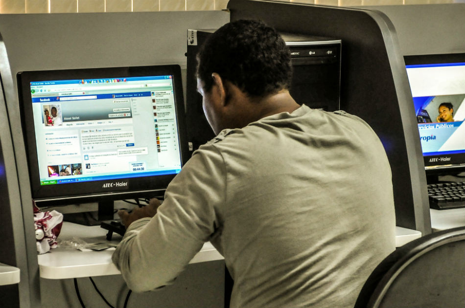 Los padres en EE.UU. controlan a sus hijos en Facebook