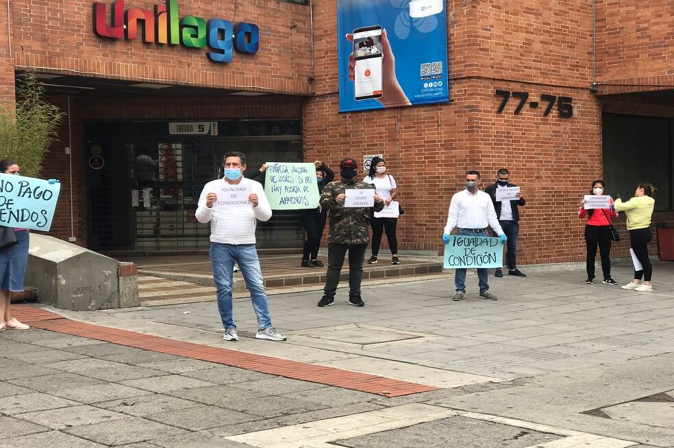 Comerciantes de Unilago protestan por tener que pagar los arriendos de sus locales