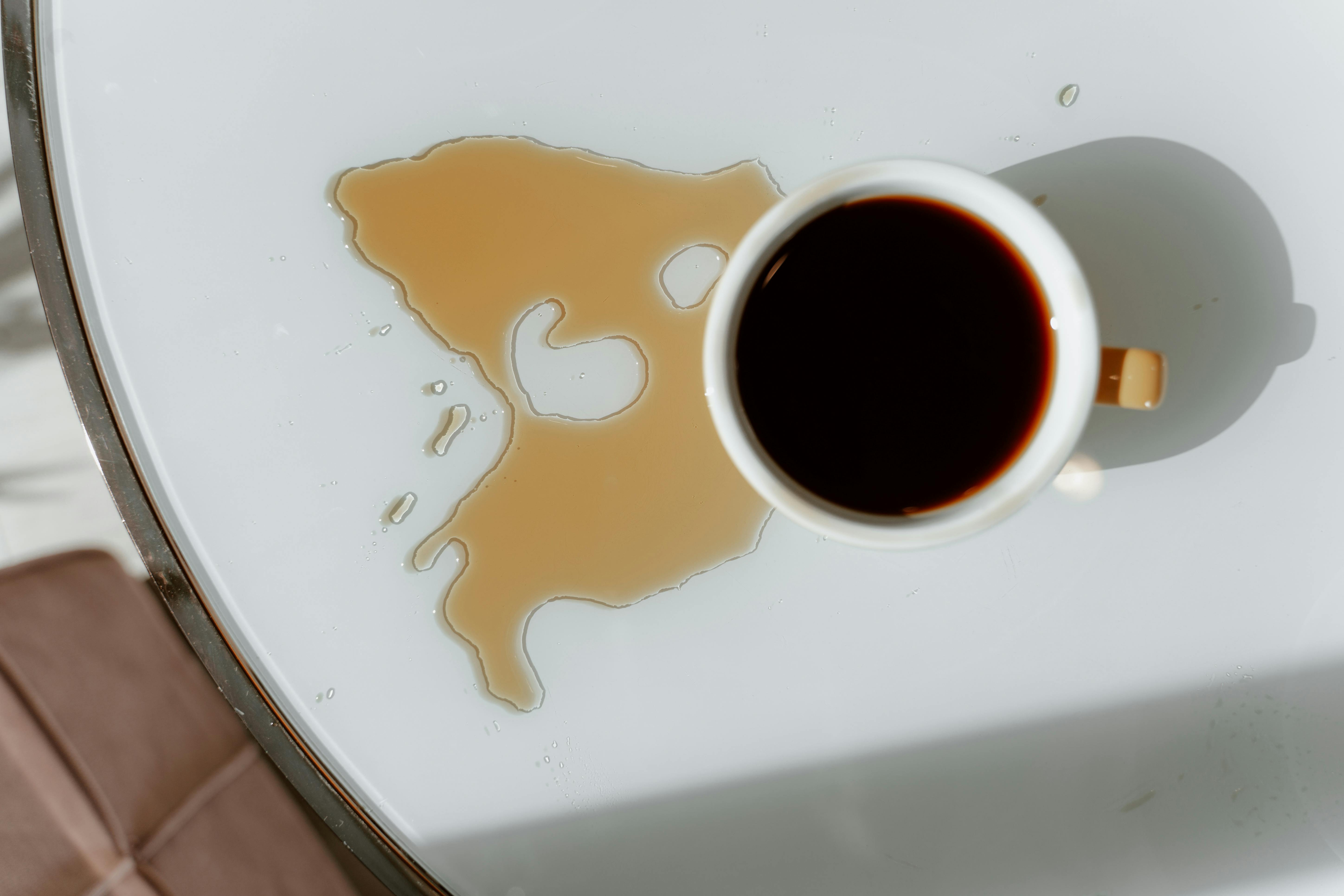 ⁠Quita con bicarbonato de sodio las manchas de café fácilmente