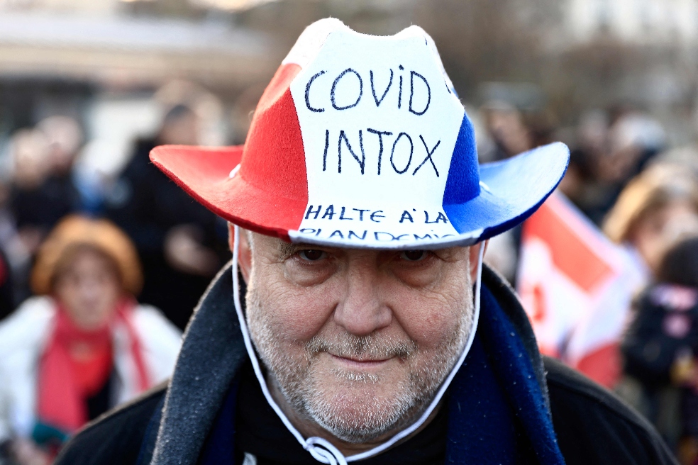 París, en alerta por llegada de miles de ciudadanos que rechazan medidas anticovid