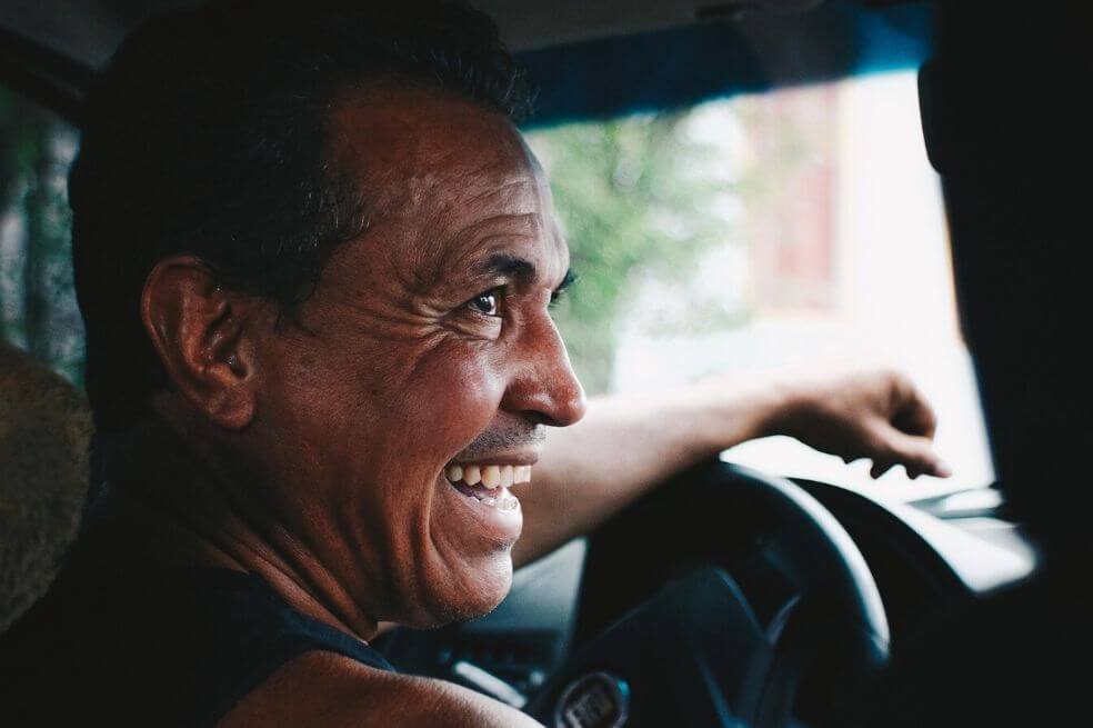 La felicidad tiene forma de ‘U’: los 48 años son la edad menos satisfactoria en Colombia