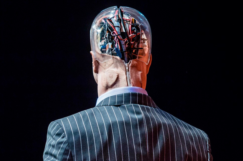 El robot que le quitó protagonismo a Andrea Bocelli