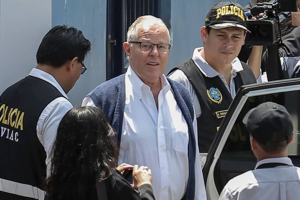 Kuczynski, expresidente de Perú, irá a prisión mientras es investigado por caso Odebrecht