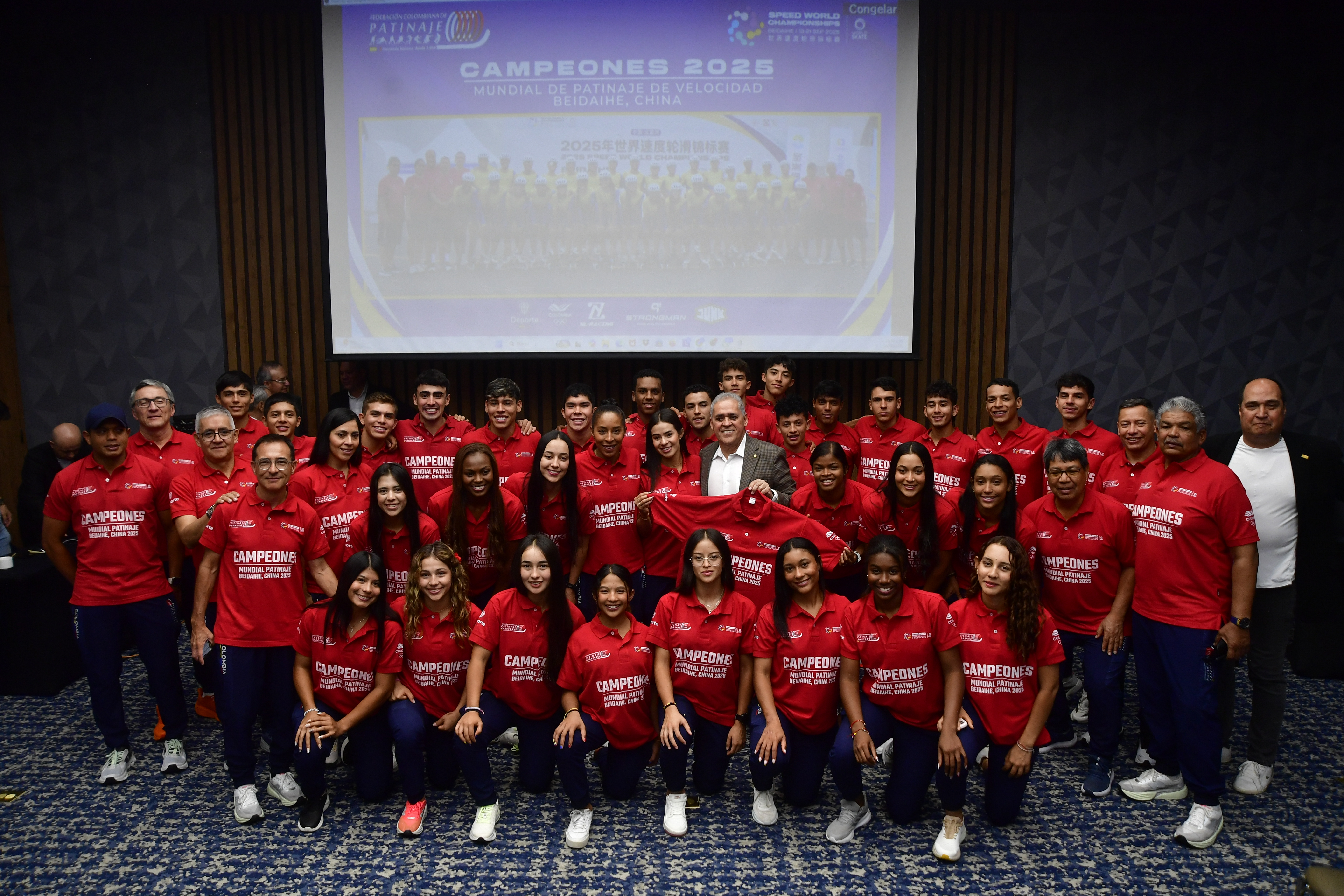 Selección colombiana de patinaje de Velocidad a su llegada al país luego de conquistar el Campeonato Mundial de Patinaje de Velocidad, realizado en Beidaihe, China.