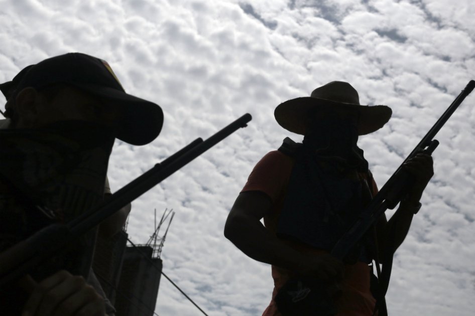 Paramilitares bloquean carretera del sur de México para pedir seguridad
