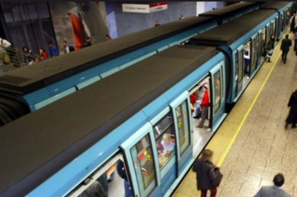 Gobierno de Chile expulsa del país a turistas que rayaron vagón del Metro de Santiago