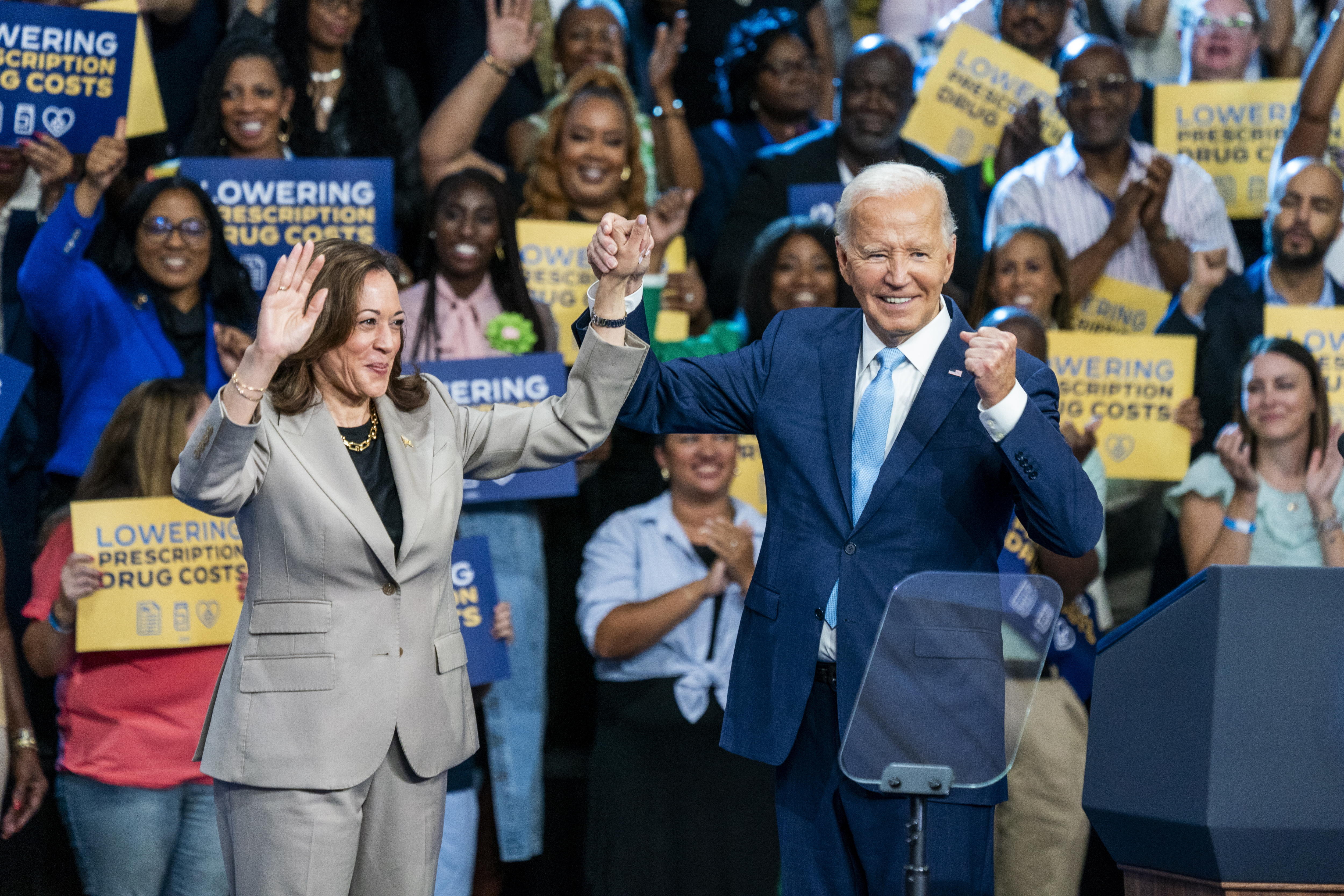 Biden pasó la batuta a Harris en su primer acto juntos