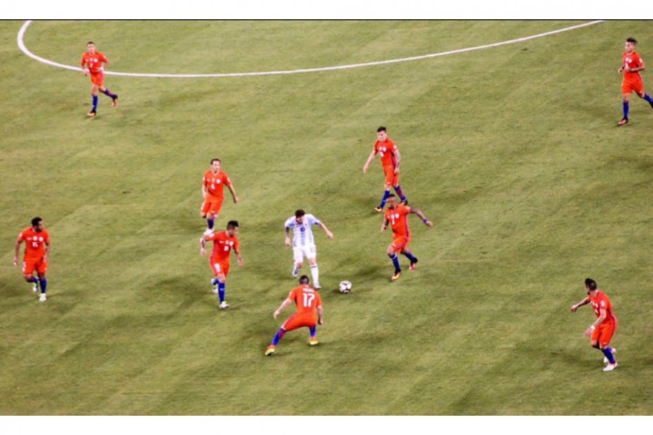La historia de una foto viral que resume el padecimiento de Messi en su selección