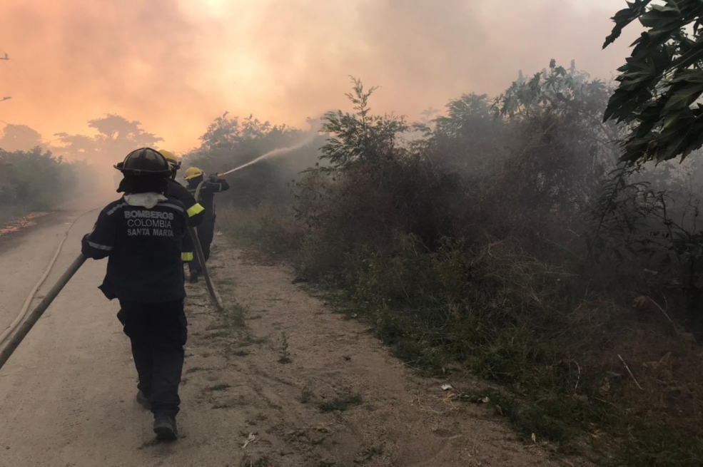Santa Marta permanece en alerta naranja por amenaza de incendios