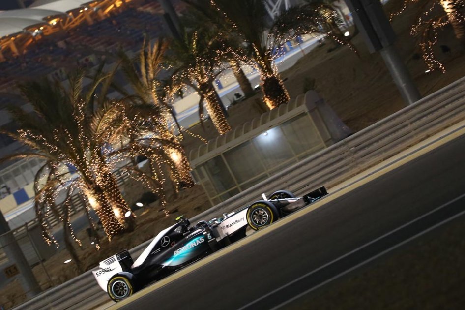 Lewis Hamilton logró la pole en el GP de Bahréin. Foto: AFP