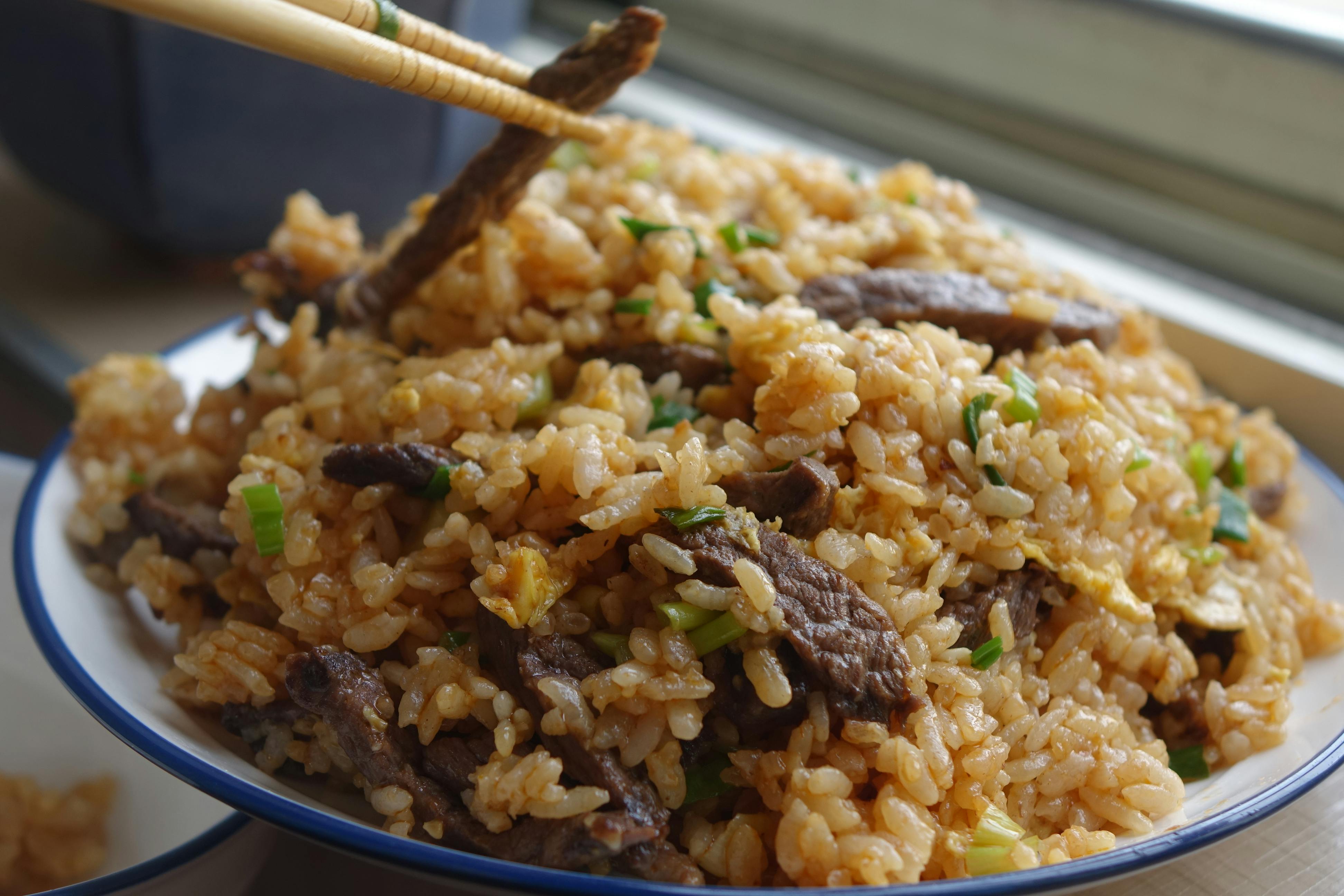 Receta económica y rendidora: así se prepara un arroz de mollejas y corazones